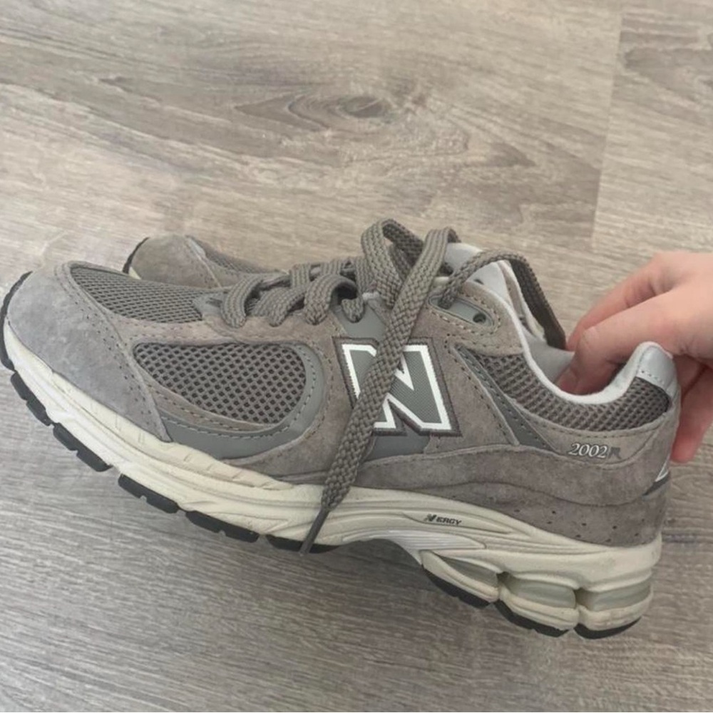 New balance 2002r